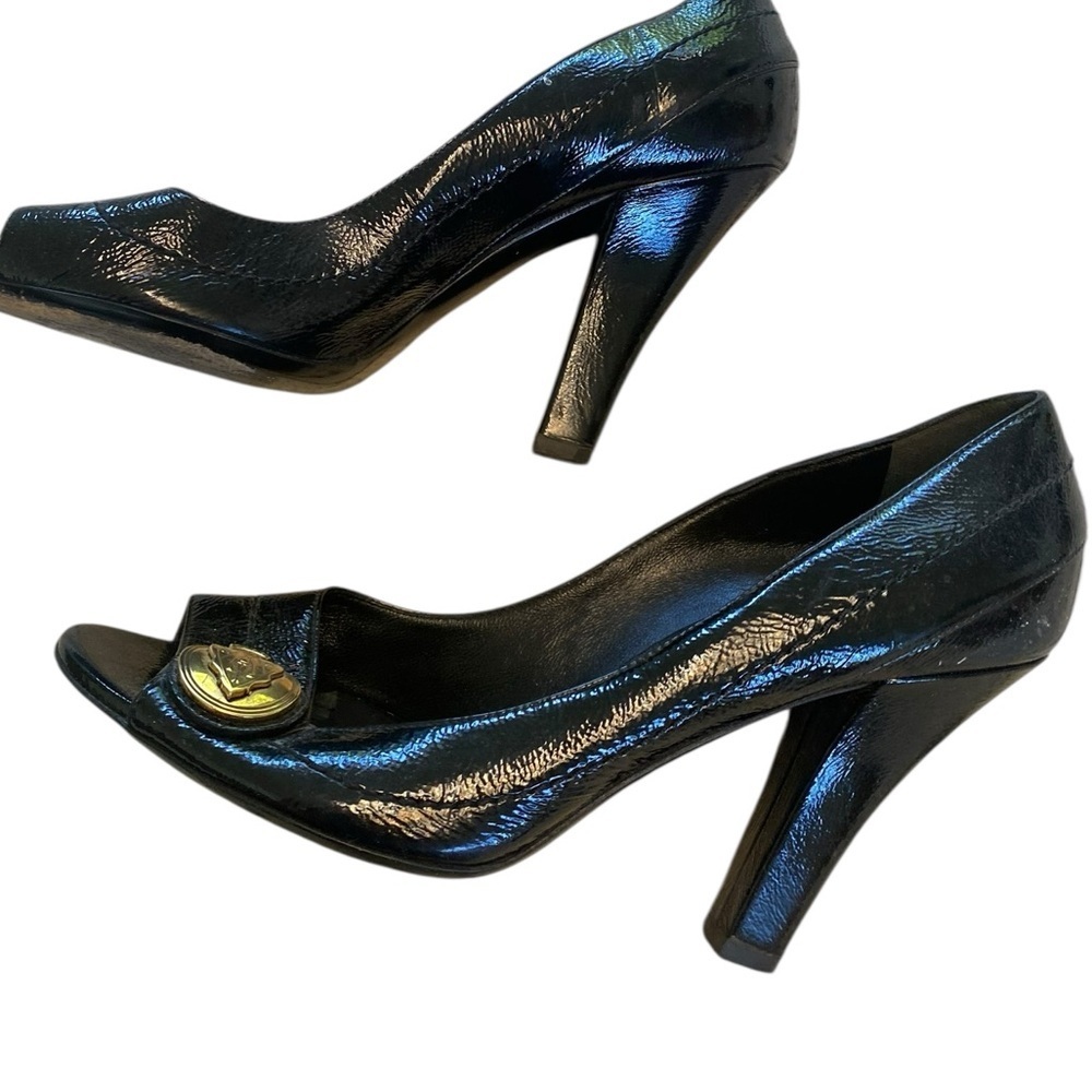 Gucci Black Heels with Gold Emblem - Picture 4 of 10